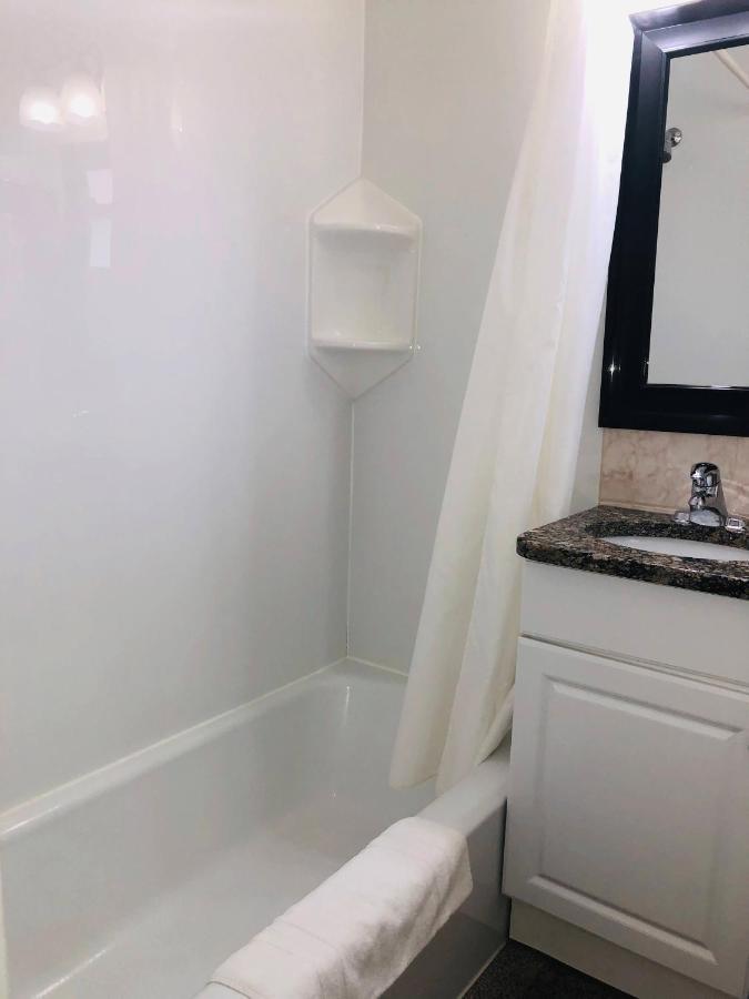 Perth Plaza Inn & Suites Экстерьер фото