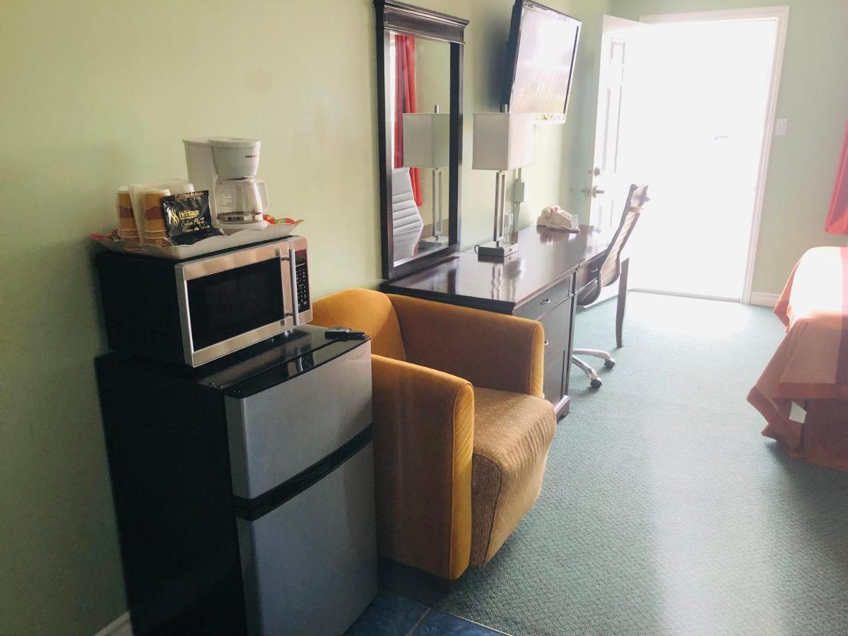 Perth Plaza Inn & Suites Экстерьер фото