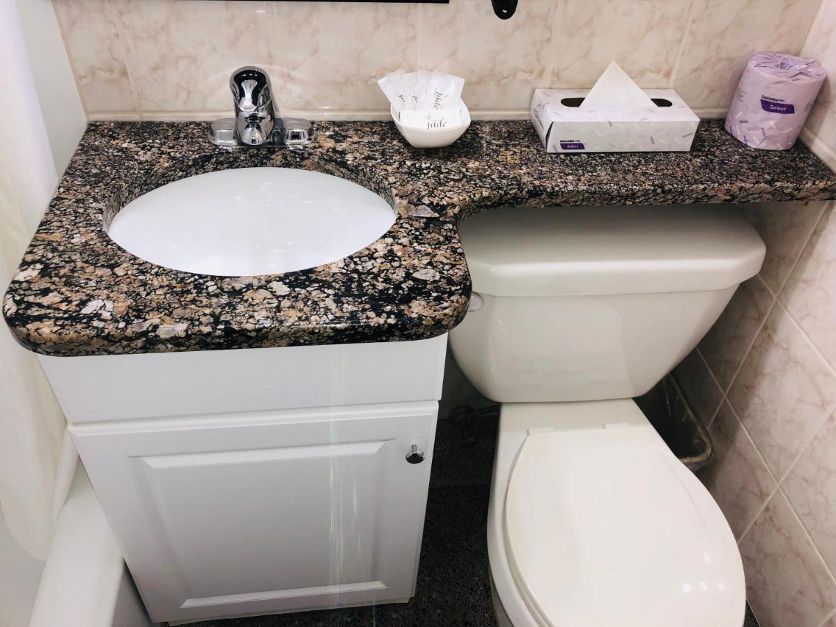 Perth Plaza Inn & Suites Экстерьер фото