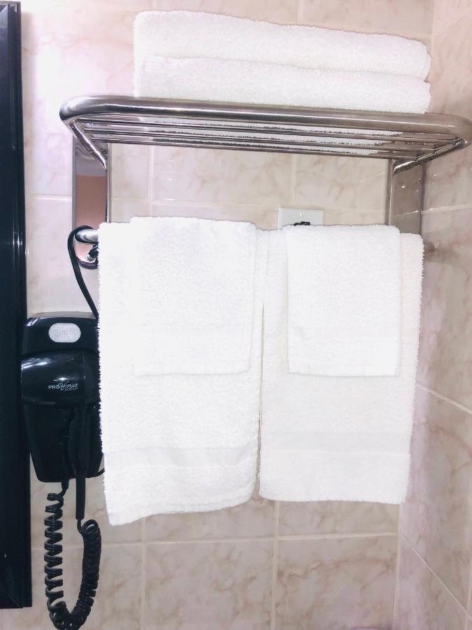 Perth Plaza Inn & Suites Экстерьер фото