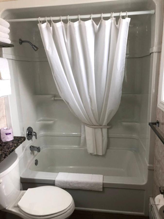Perth Plaza Inn & Suites Экстерьер фото